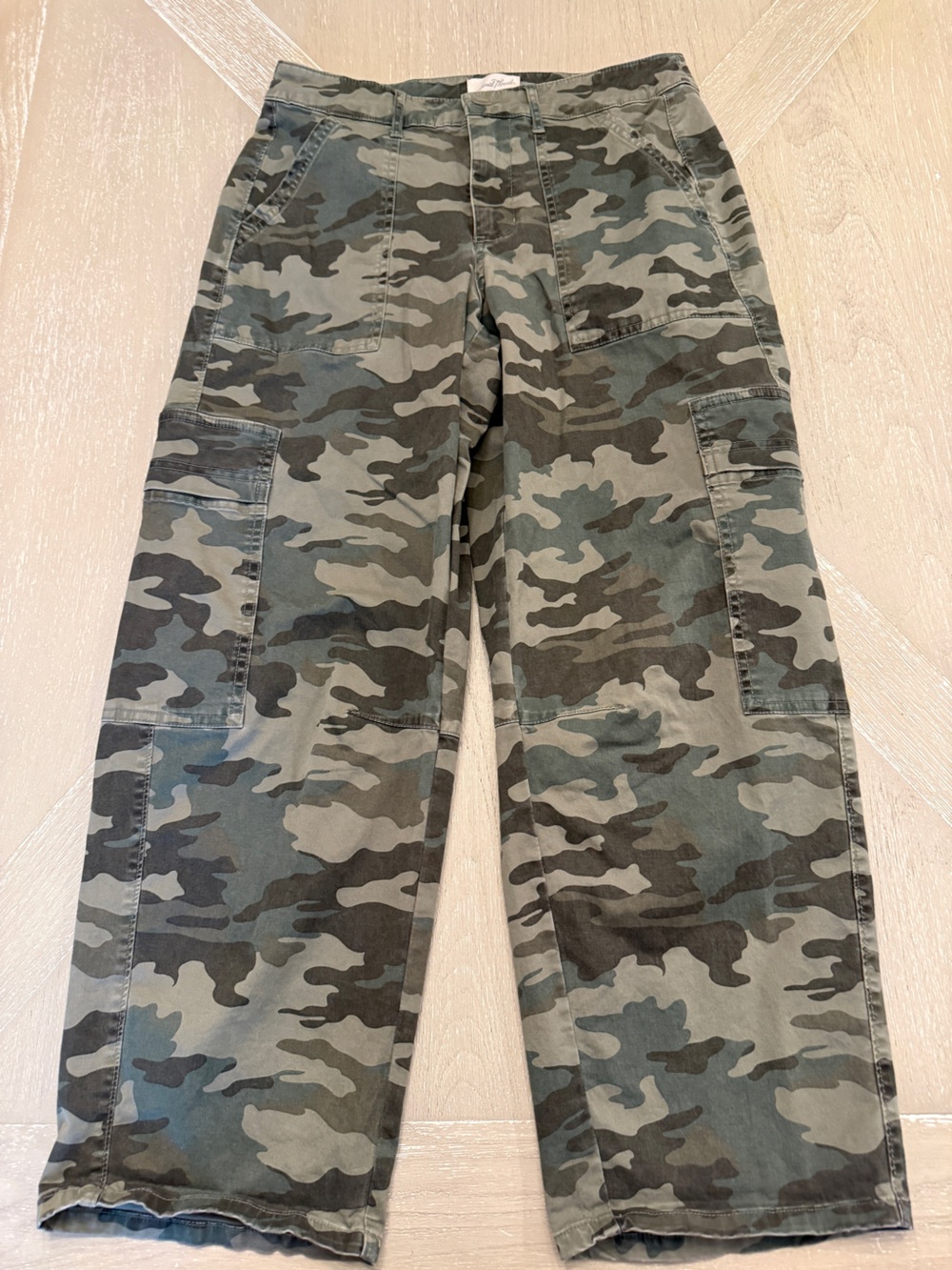 Universal Thread Olive Camo Cargo Pants